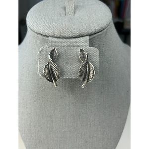 Vintage Coro Leaf Silver Tone Earrings Clip Ons